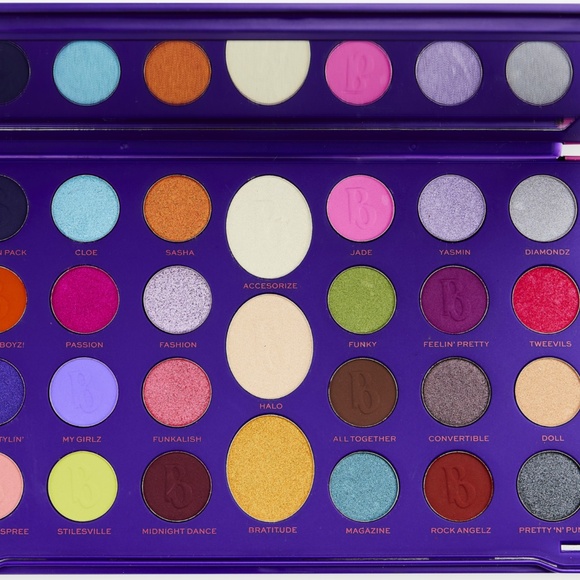 ๐ $23 - Makeup Revolution BRATZ Eyeshadow Palette w/mirror - Picture 9 of 12